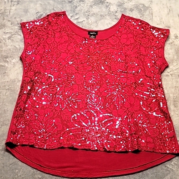 0191. EUC ~ RUE 21 ~ L ~ What a great top for a couple of upcoming Holidays!! - Picture 1 of 8